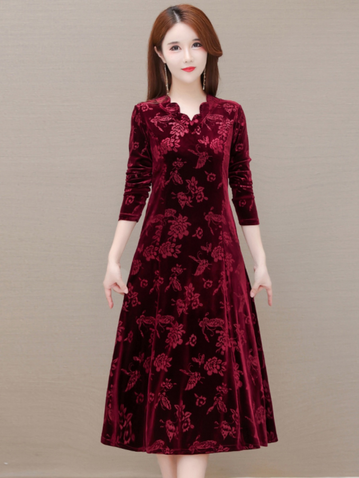 Elegantes Samtkleid mit V-Auss – Women Fashion Over The Years Bewertung und Preis
