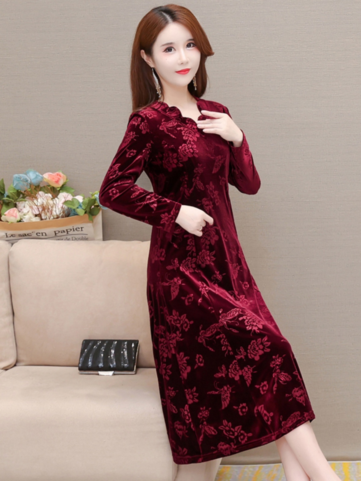 Elegantes Samtkleid mit V-Auss – Women Fashion Over The Years Bewertung und Preis
